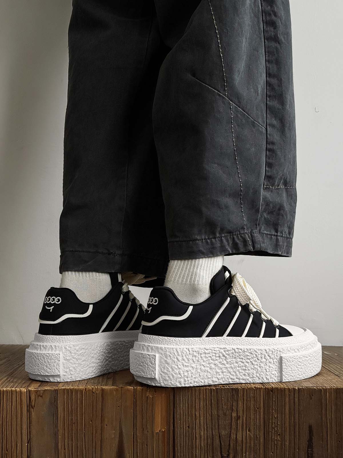 Round Toe Stripe Detail Platform Sneakers