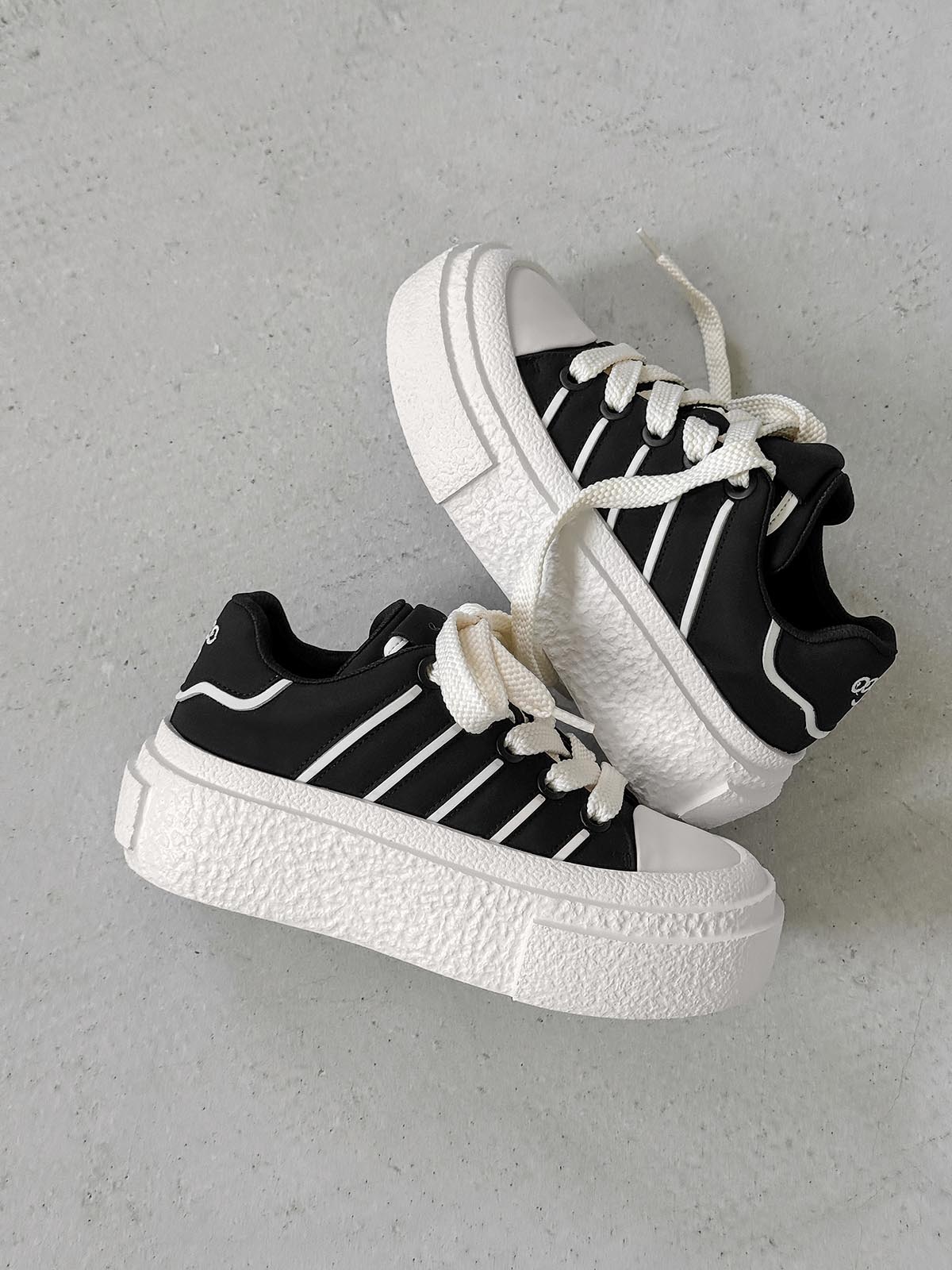 Round Toe Stripe Detail Platform Sneakers