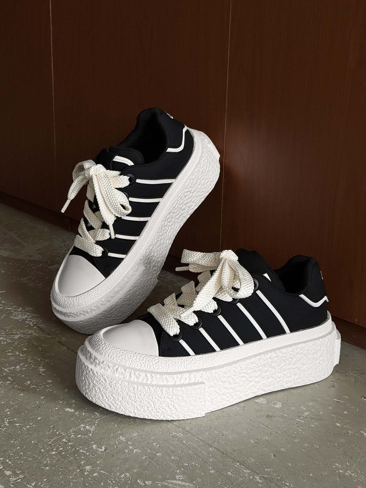 Round Toe Stripe Detail Platform Sneakers