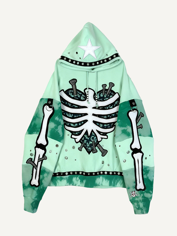 A must-have hoodie with cool Y2K print design for street style photos