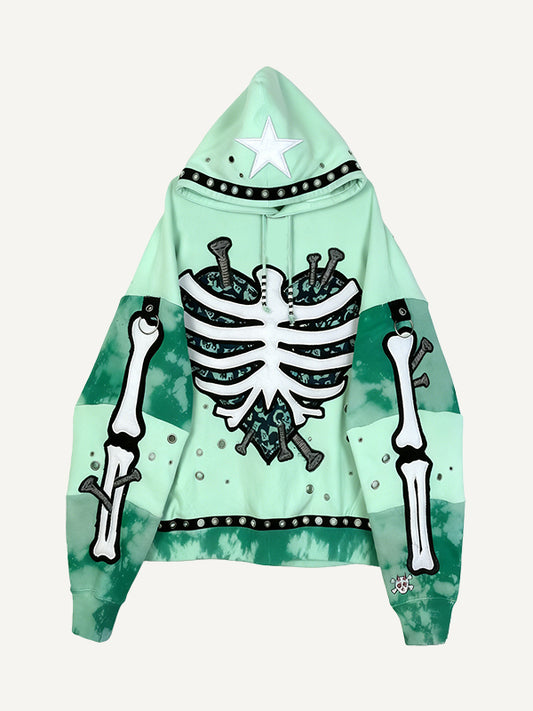 A must-have hoodie with cool Y2K print design for street style photos