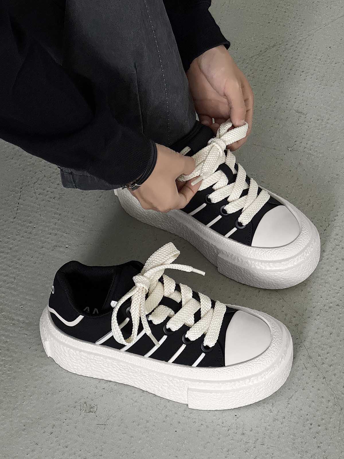 Round Toe Stripe Detail Platform Sneakers