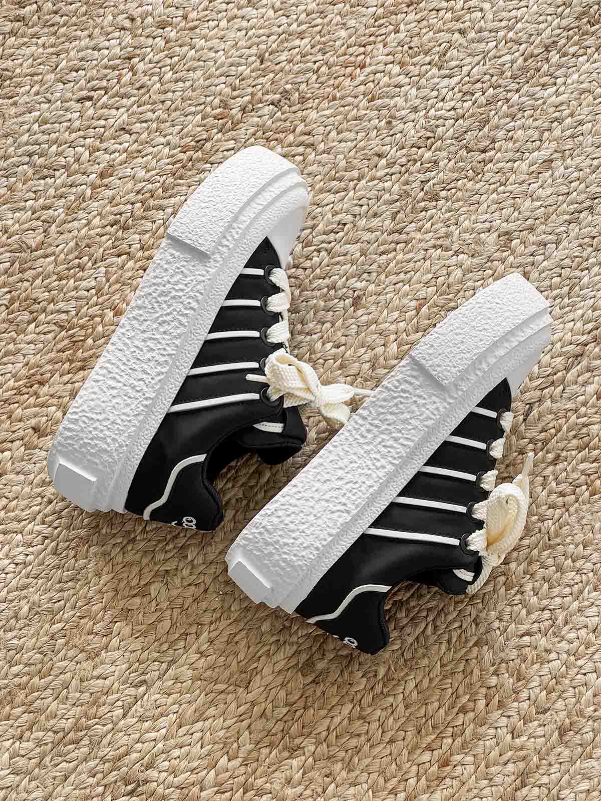 Round Toe Stripe Detail Platform Sneakers
