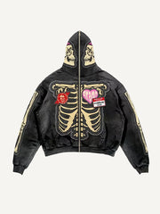 Stylish long-sleeved sweatshirt with skull print applique